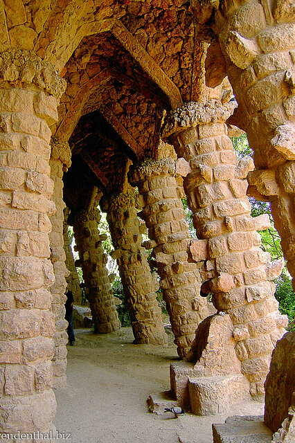 Säulengang im Park Güell