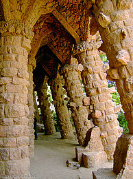 Säulengang im Park Güell