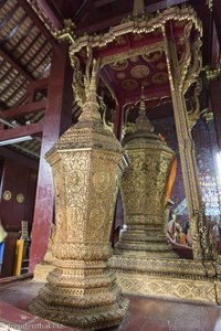 Goldbehälter in der Begräbniskapelle des Wat Xieng Thong