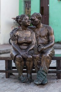 Paar beim Plaza del Carmen in Camagüey