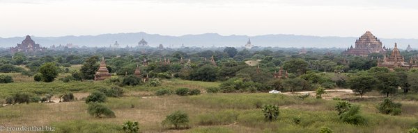 Morgendämmerung über Bagan