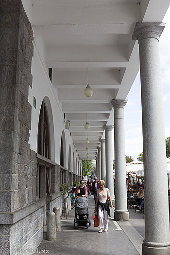 Unter den Kolonnaden von Ljubljana