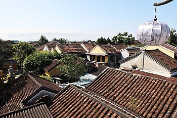 Blick über die Ziegeldächer der Altstadt Hội Ans