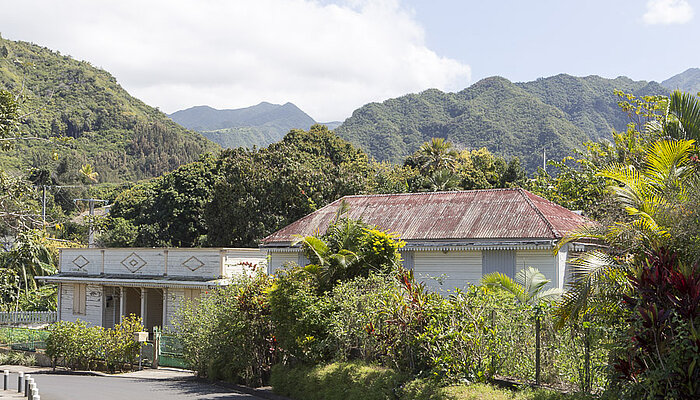 Häuser im kreolischen Dorf Entre Deux auf Réunion