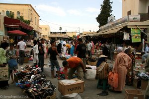 eine der wenigen Stellen mit Platz in Meknès