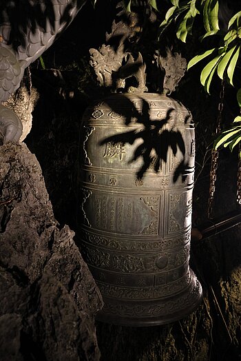 Glocke auf dem Einhornhügel in Hoa Lư (Ninh Binh)