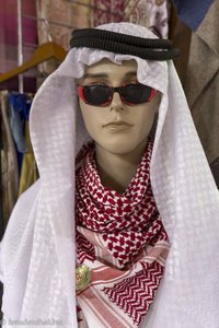 Kandura - Kleidung der Emirati als Souvenir