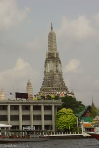 Blick auf den Wat Arun vom Mae Nam Chao Phraya