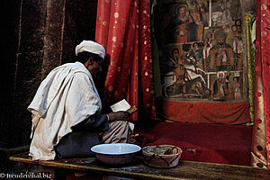 Priester in der Berg Sinai Kirche - Bete Debre Sina