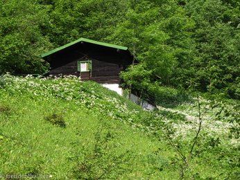kleine Hütte auf dem Weg nach oben zum Brauneck