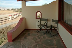 Bereich vor unserem Zimmer der Namib Desert Lodge.