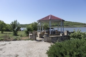 Brunnen über dem See bei Glinjeni in Moldawien