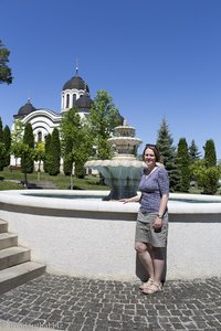 Anne in der Anlage des Kloster Curchi in Moldawien