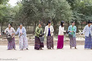 Arbeiterinnen am Sulamani Tempel von Bagan