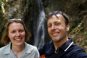 Annette und Lars vorm Highland Waterfall