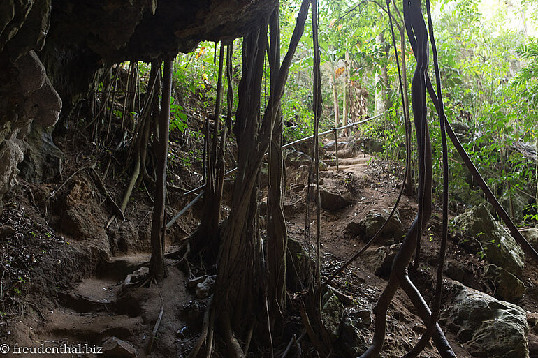beim Eingang zur Tropfsteinhöhle von Viñales