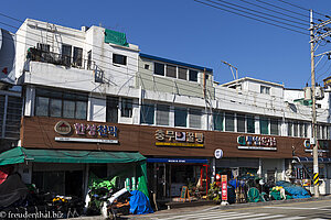 Fischereibedarf und Fischrestaurants in Tongyeong