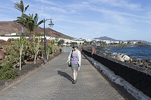 Anne auf dem Weg zum Faro de Punta Pechiguera