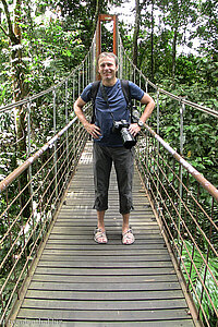 Lars auf der Hängebrücke im Ranchan Pool Recreation Park