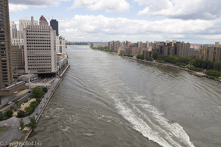 Aussicht auf den East River aus der Roosevelt Island Tramway