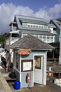 Bootsstation für Wasser und Treibstoff in der Marigot Bay