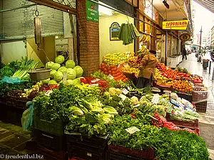 Obststand in der Modiano-Markthalle