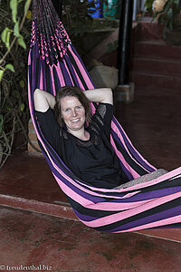 Anne in der Hängematte bei der Hacienda Anacaona in San Agustin.