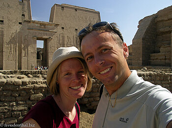 Annette und Lars vorm ersten Pylon