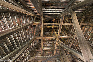 Gebälk im Glockenturm der Kirchenburg von Wurmloch - Valea Viilor