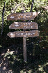 Hinweisschilder zur Comandancia de la Plata