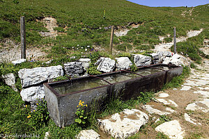 an heißen Tagen wichtiger Brunnen