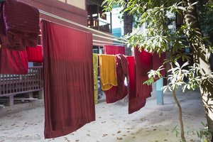 gewaschene Mönchskutten im Maha Gandaryon Kloster