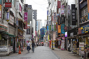 Myeong-dong - im Einkaufsmekka von Seoul