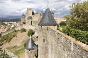 auf der mittelalterlichen Stadtmauer von Carcassonne