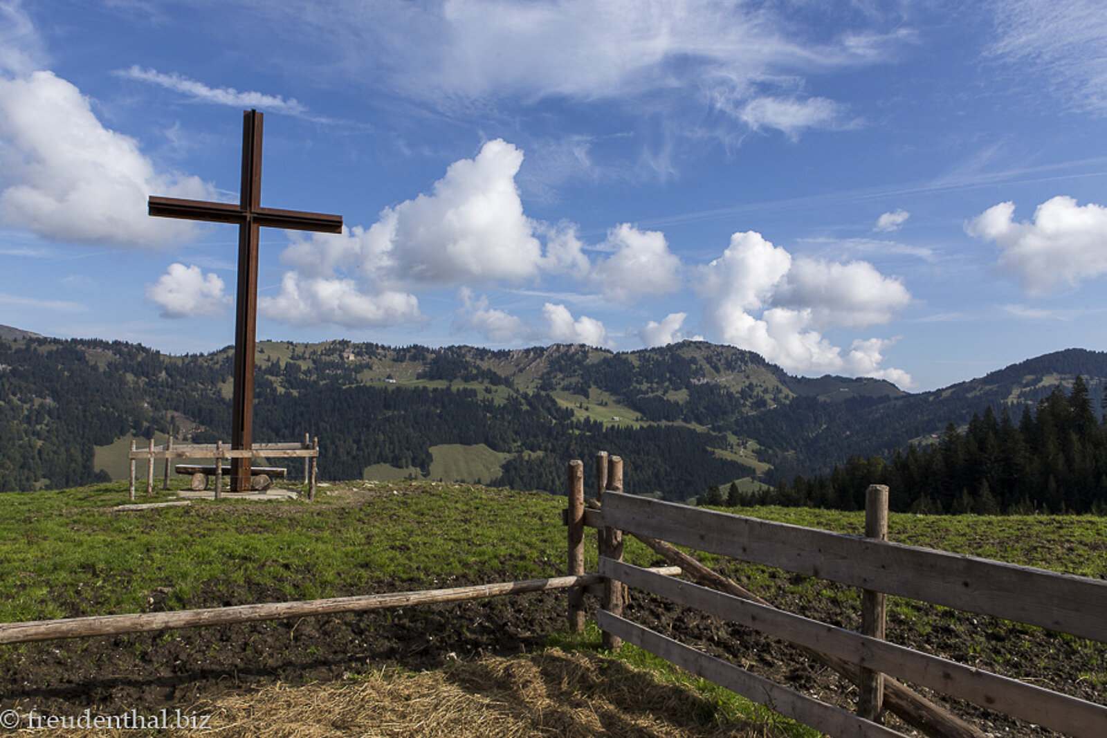 Gipfelkreuz auf dem Gelbhansekopf im Naturpark Nagelfluhkette