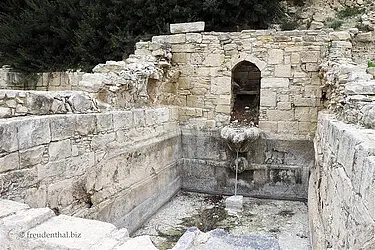 Das Nymphäum - ein Brunnen im ehemaligen Portikus.