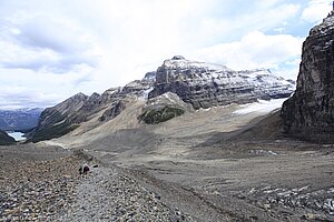 Blick über den Gletscherfluss unterhalb vom Plain of Six Glaciers