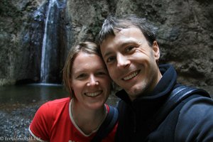 Annette und Lars vor dem Wasserfall