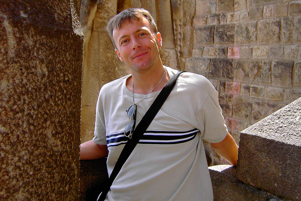 Lars in der Basilika Sagrada Familia in Barcelona
