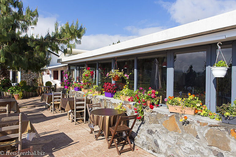 Sonnenterrasse beim Hotel Les Geraniums