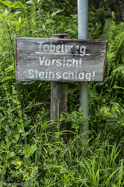 Vorsicht Steinschlag auf dem Tobelweg