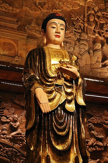 Buddha-Figur in der Silber-Pagode in Hoa Lư