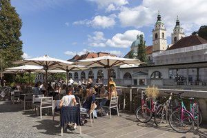 Ein Straßencafé an der Ljubljanica