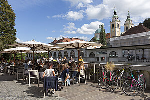 Ein Straßencafé an der Ljubljanica