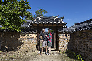 Lars und Anne in der Namchon Residence des Hahoe Folk Village