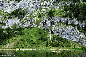 Blick über den Talalpsee zur Ostwand des Nüenchamms