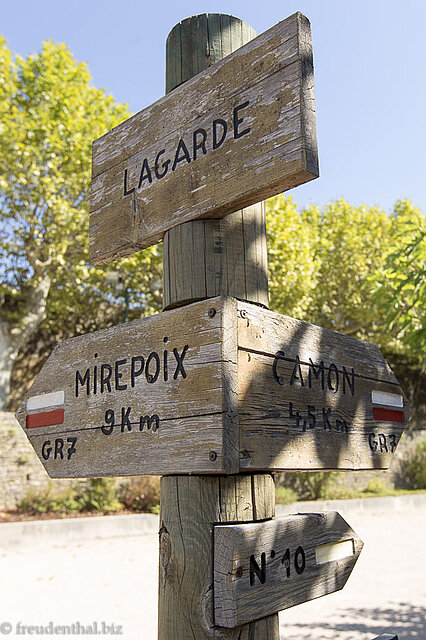 Schilder in Lagarde in den Midi-Pyrénées