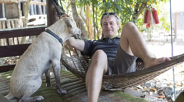 Lars und Hund bei den Mekongfällen