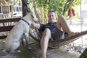 Lars und Hund bei den Mekongfällen