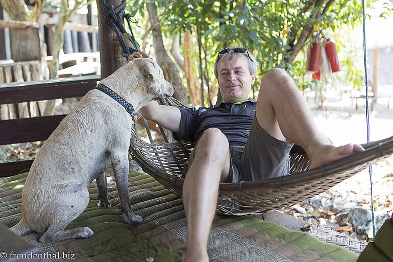 Lars und Hund bei den Mekongfällen Lars und Hund bei den Mekongfällen